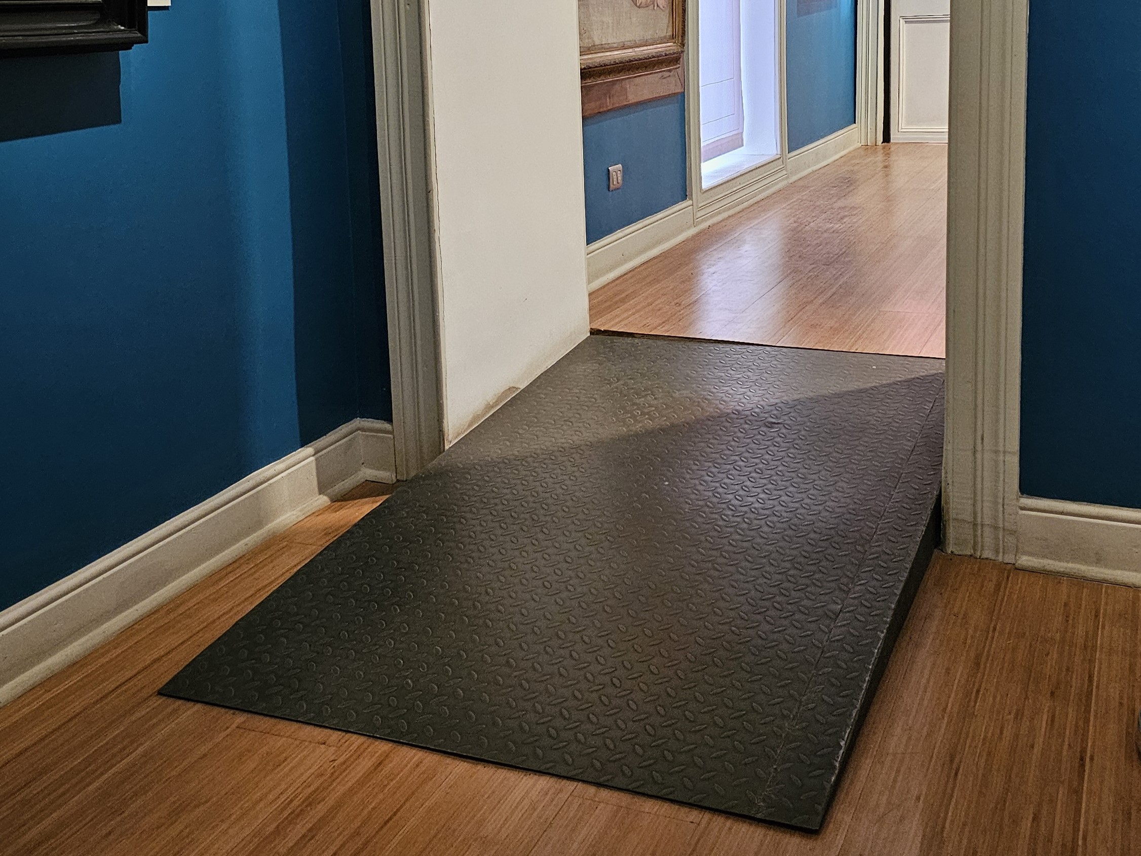 Fotografía de una Rampa accesible en el interior del museo